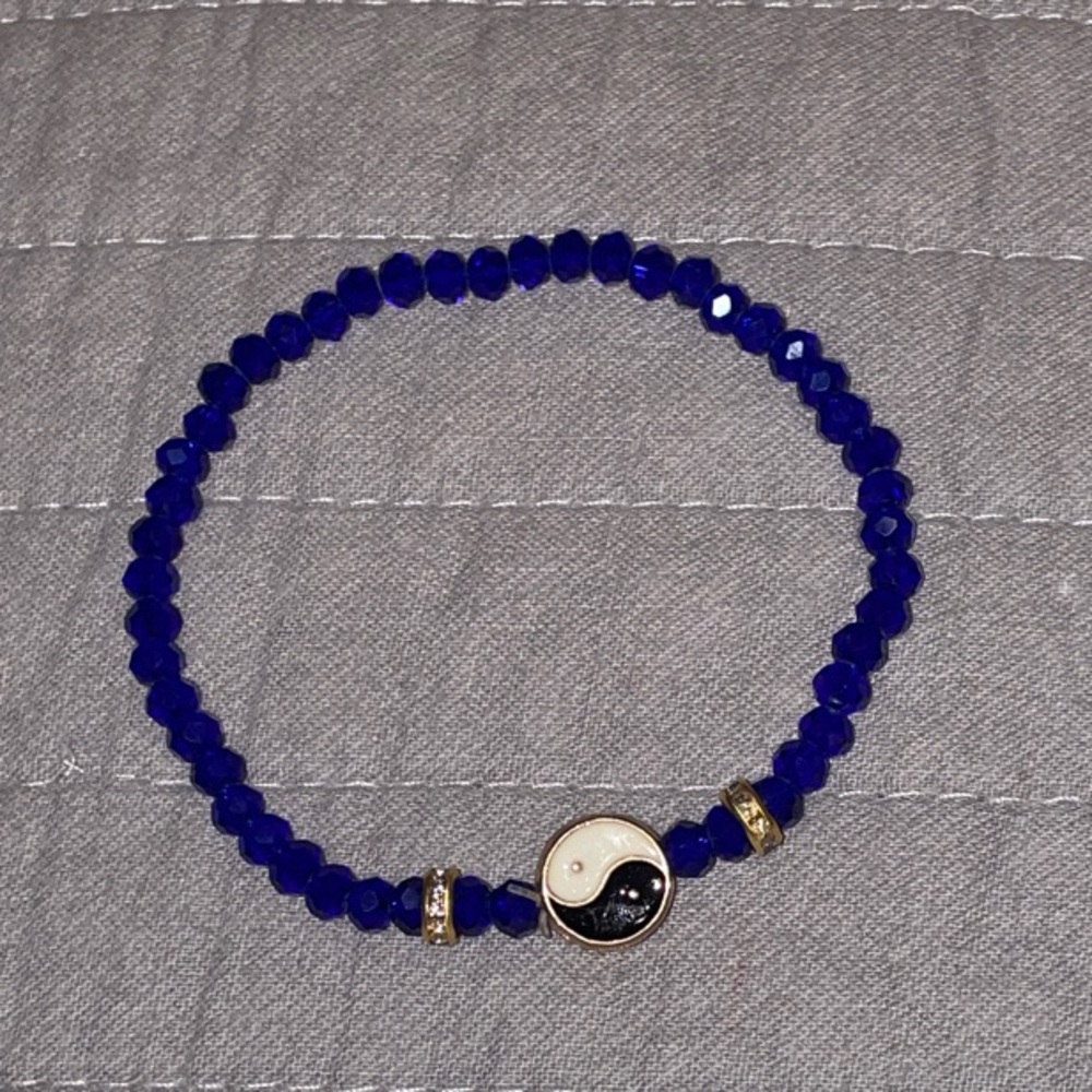 Yin Yang Charm Gold with Blue Beaded Bracelet - Picture 2 of 4